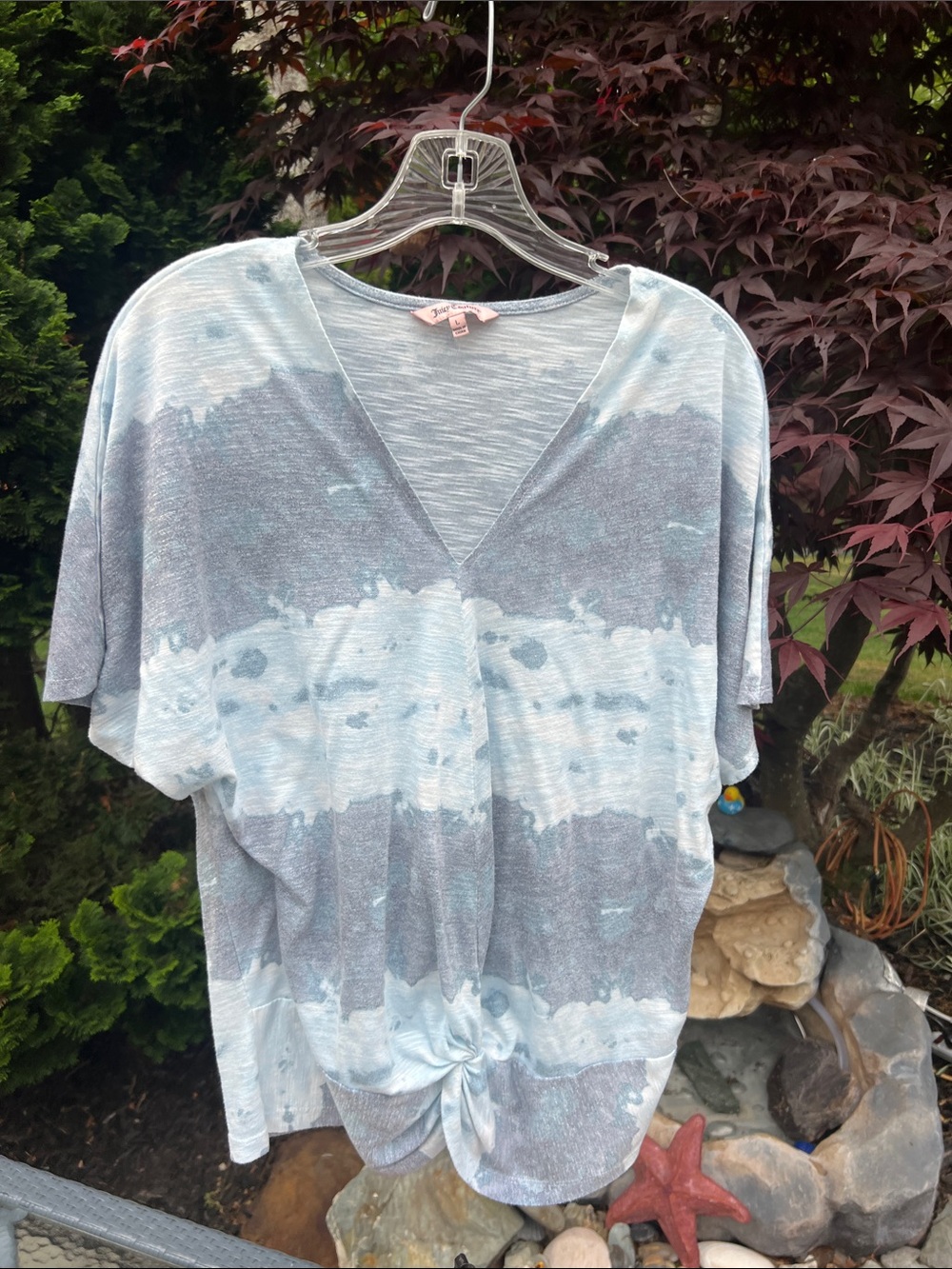 Juicy Couture Light Blue and Gray Tie-Dye V-Neck Top